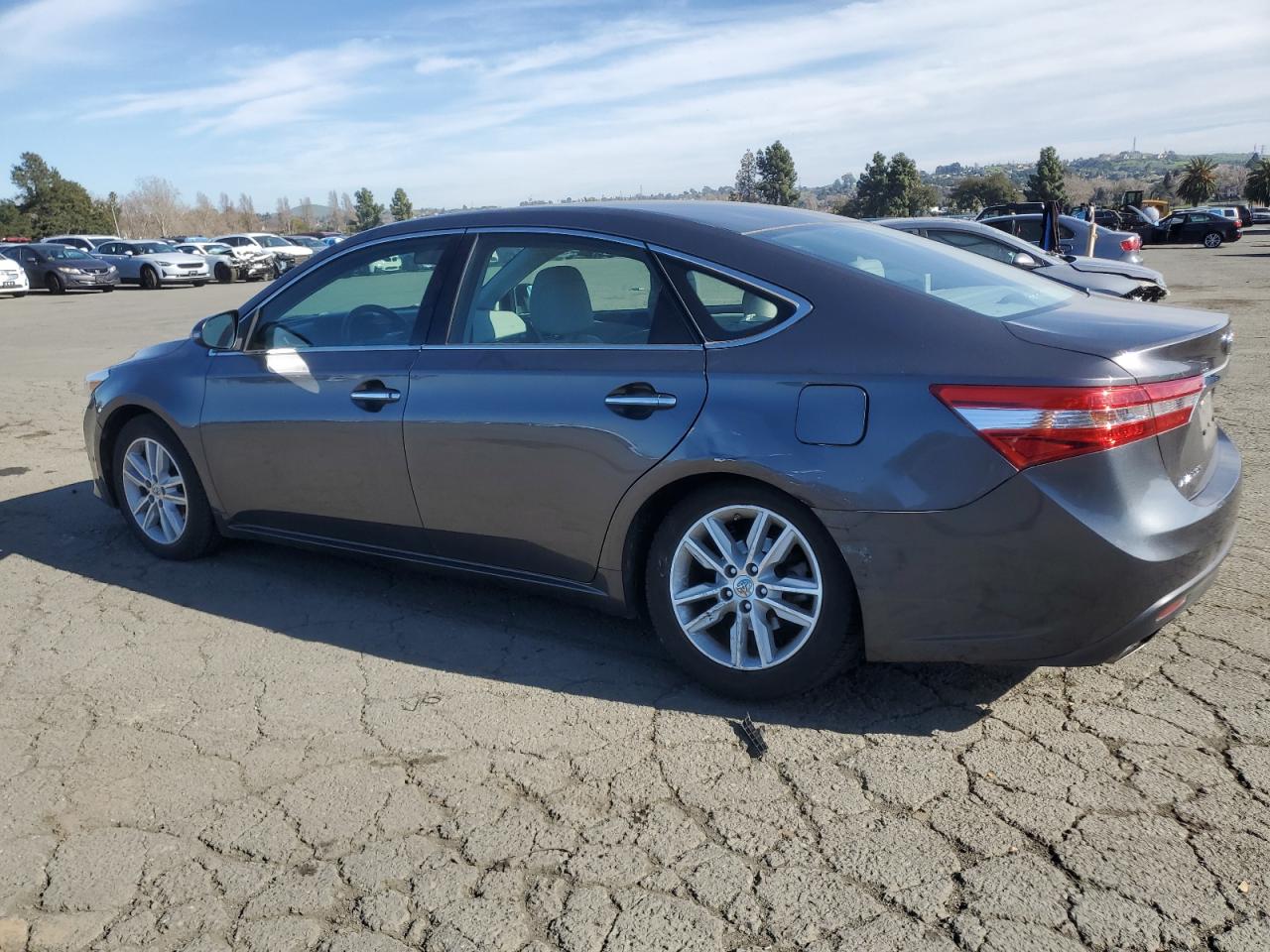 2013 Toyota Avalon - Image 2