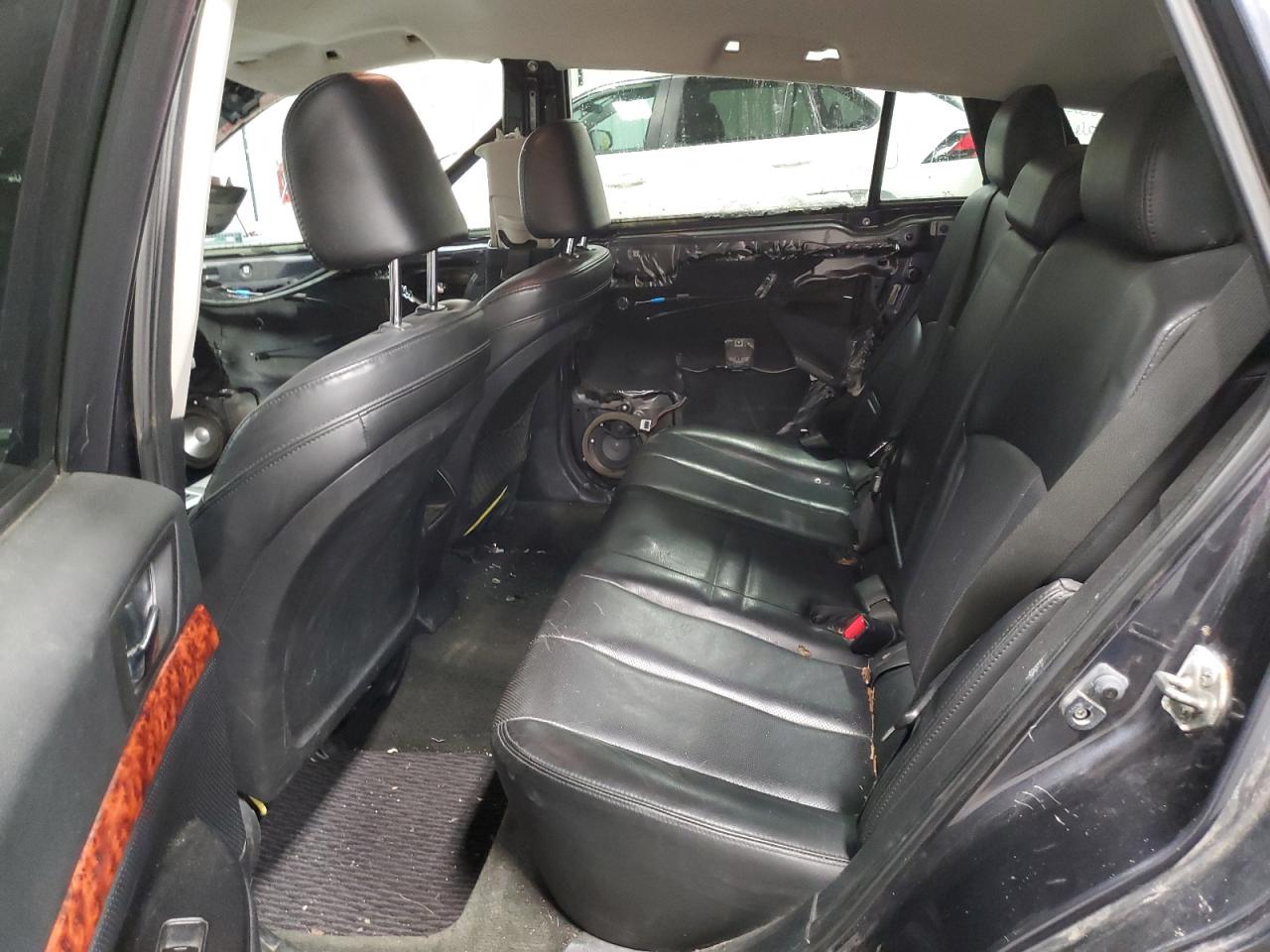 2012 Subaru Outback - Image 11