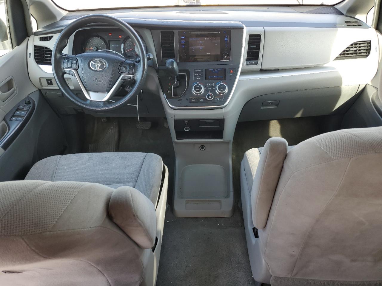 2015 Toyota Sienna - Image 8