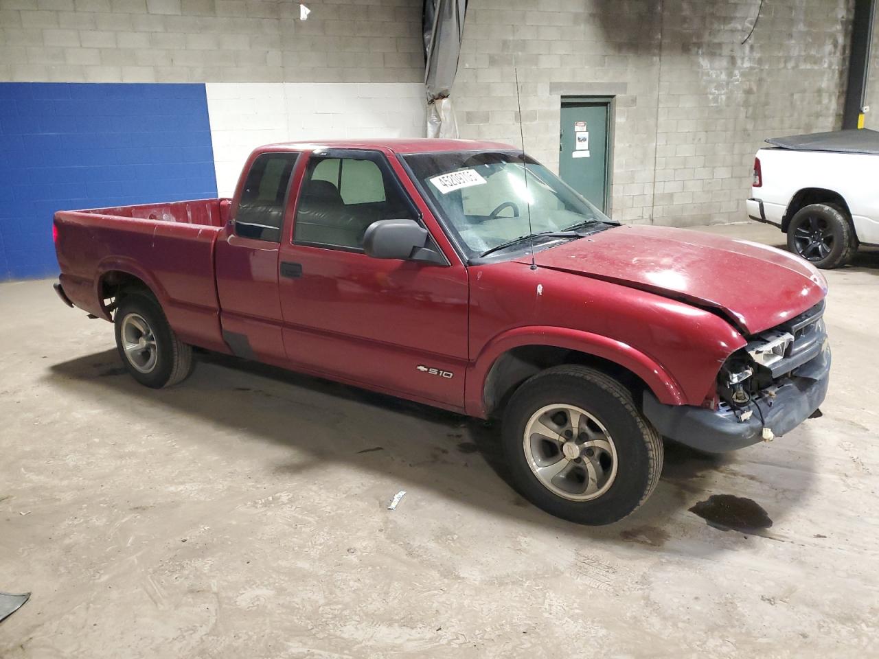 2000 Chevrolet S-10 Pickup - Image 4