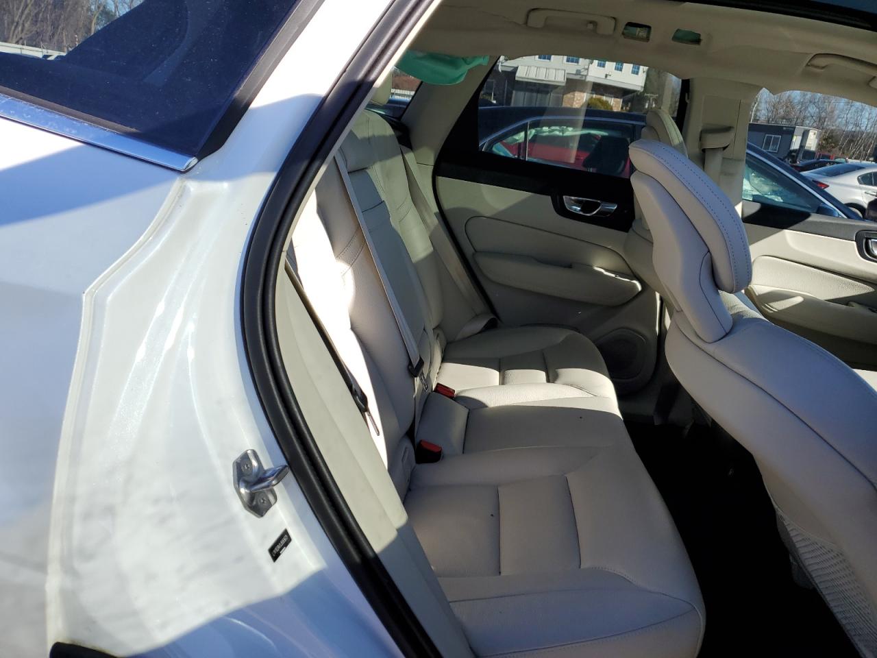 2018 Volvo XC60 - Image 11