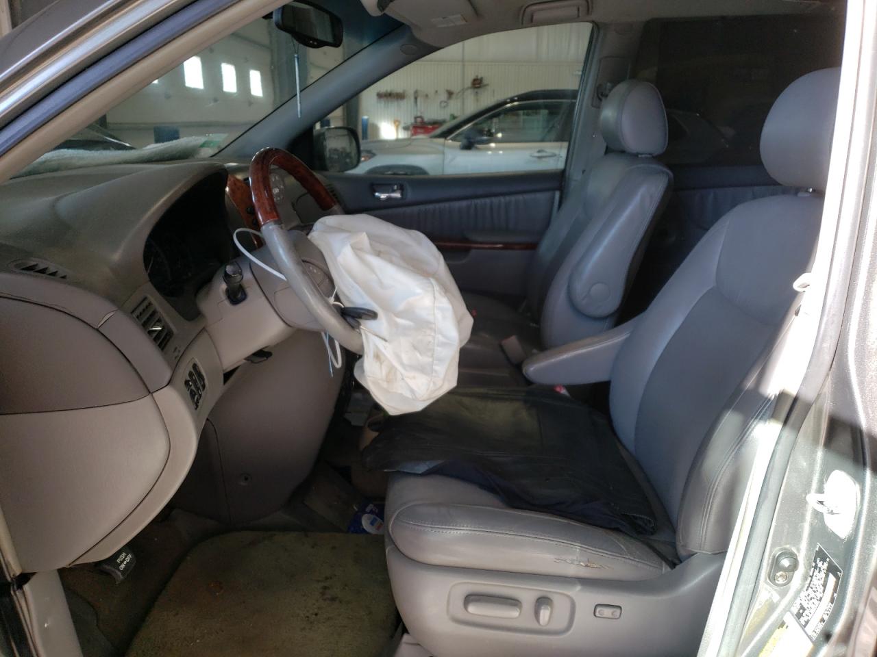 2005 Toyota Sienna - Image 7