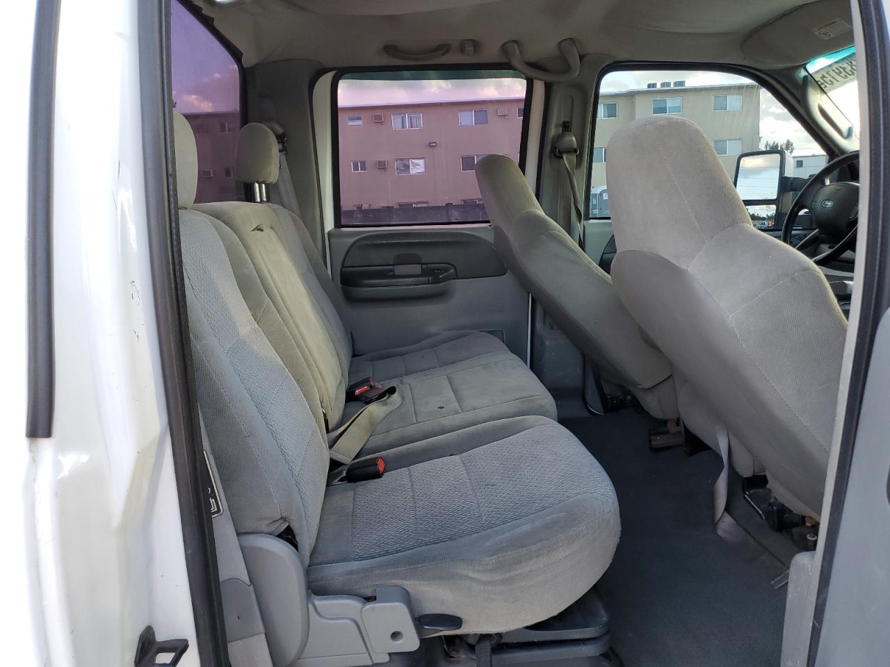 2004 Ford F250 - Image 10