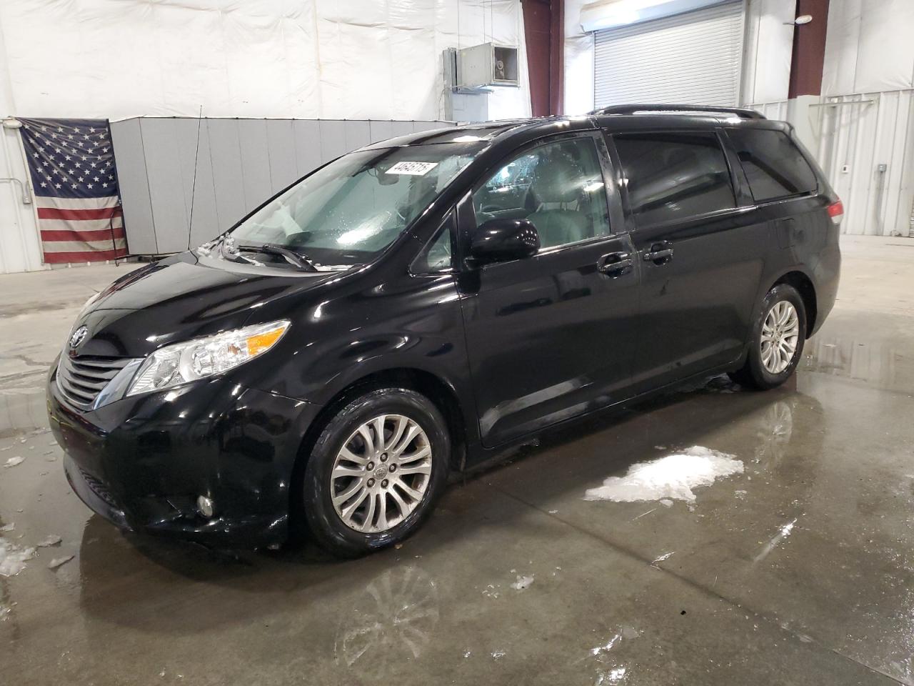 2014 Toyota Sienna Xle იყიდება Avon-ში, MN - Side