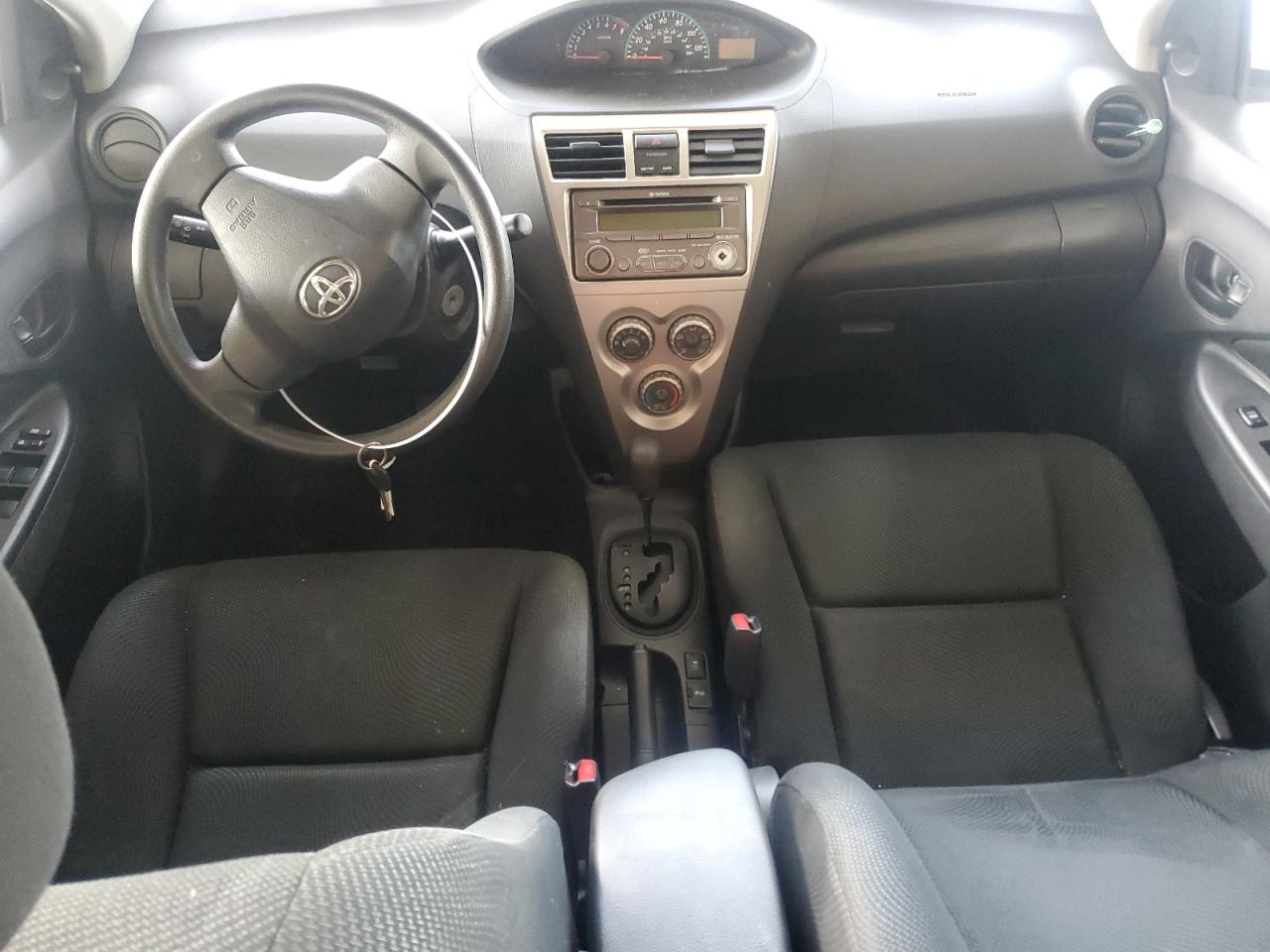 2012 Toyota Yaris - Image 8