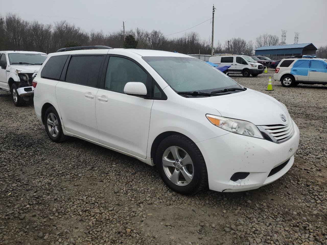 2015 Toyota Sienna - Image 4