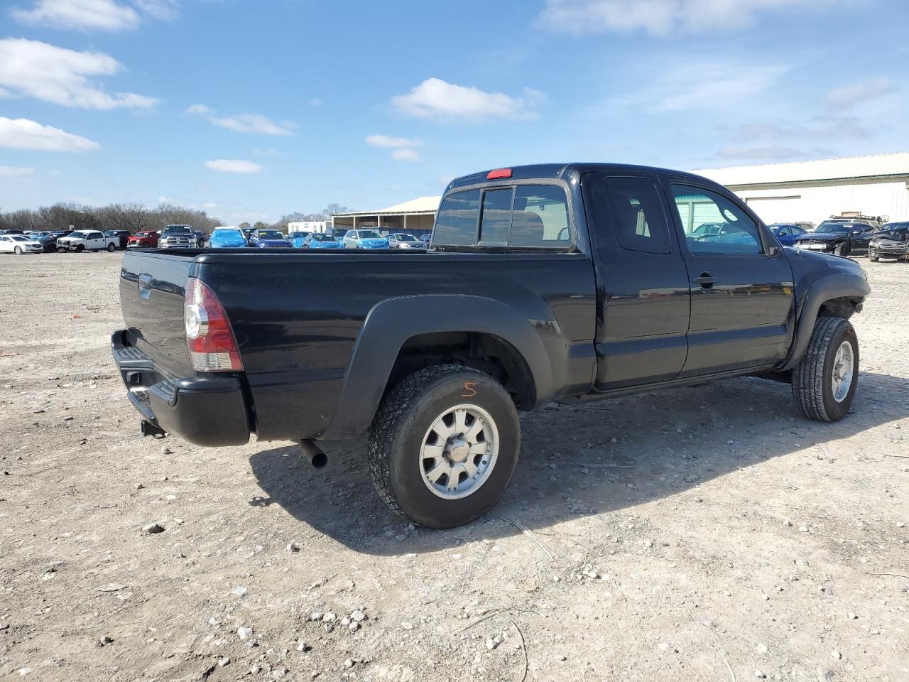 2015 Toyota Tacoma - Image 3