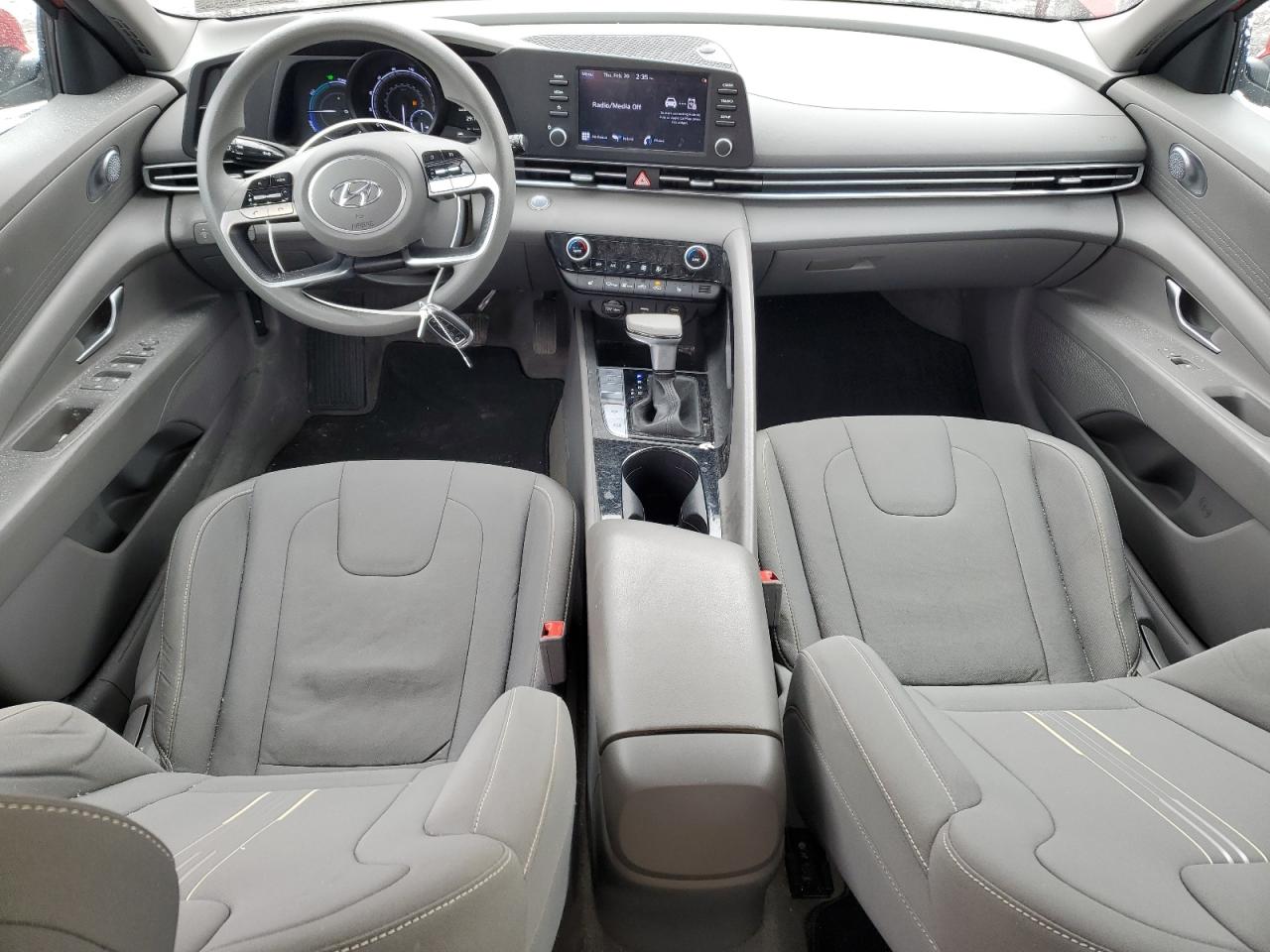 2022 Hyundai Elantra - Image 8