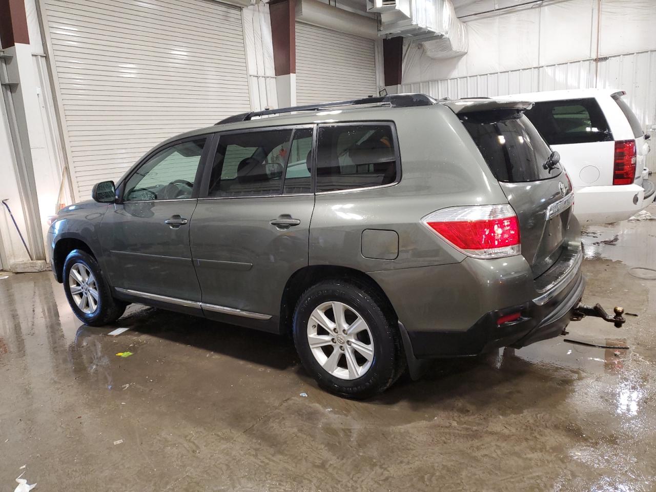 2011 Toyota Highlander - Image 2
