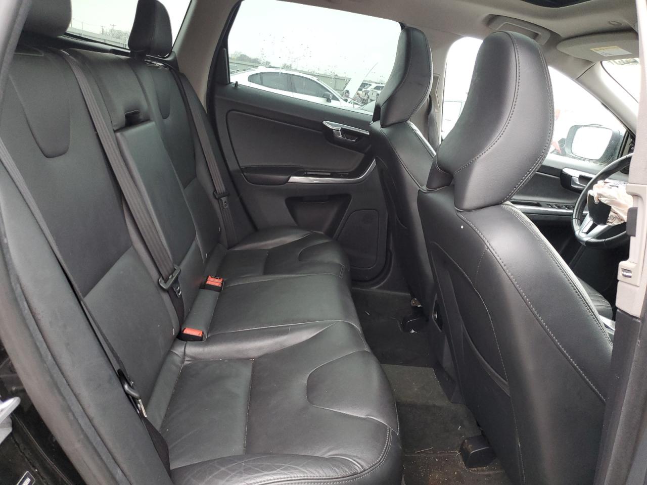 2016 Volvo XC60 - Image 11