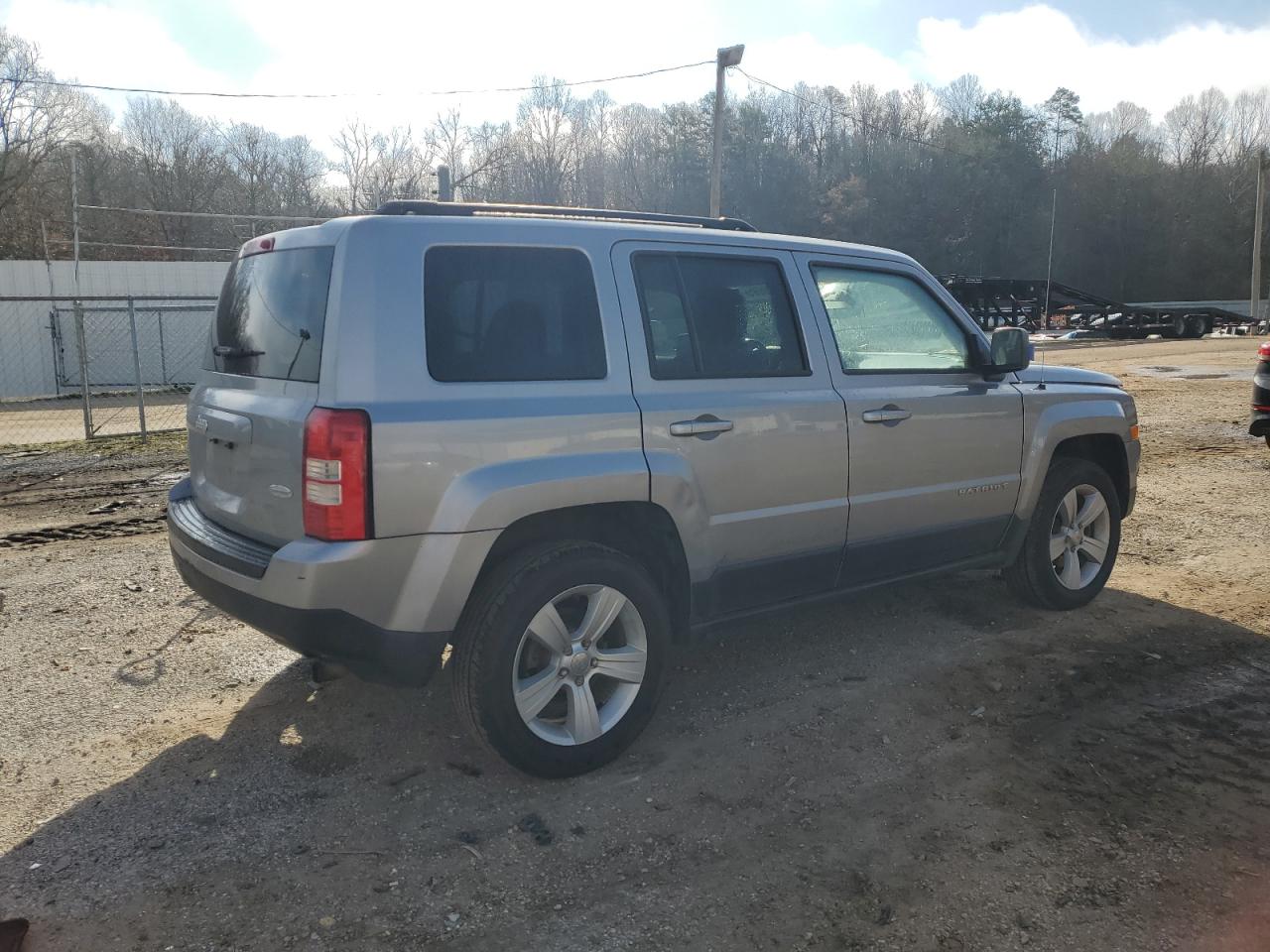 2017 Jeep Liberty (Patriot) - Image 3