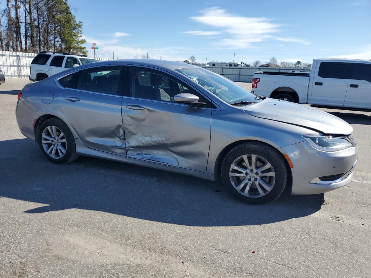 2015 Chrysler 200 - Image 4