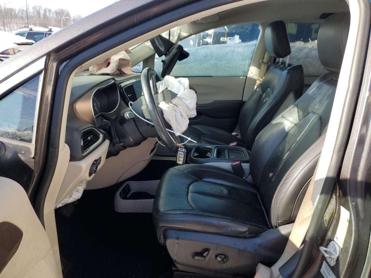 2017 Chrysler Pacifica - Image 7