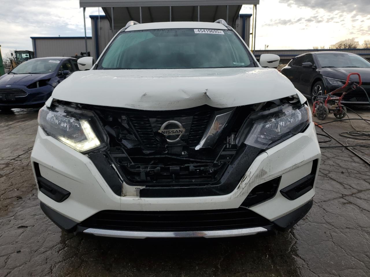 2017 Nissan Rogue - Image 5