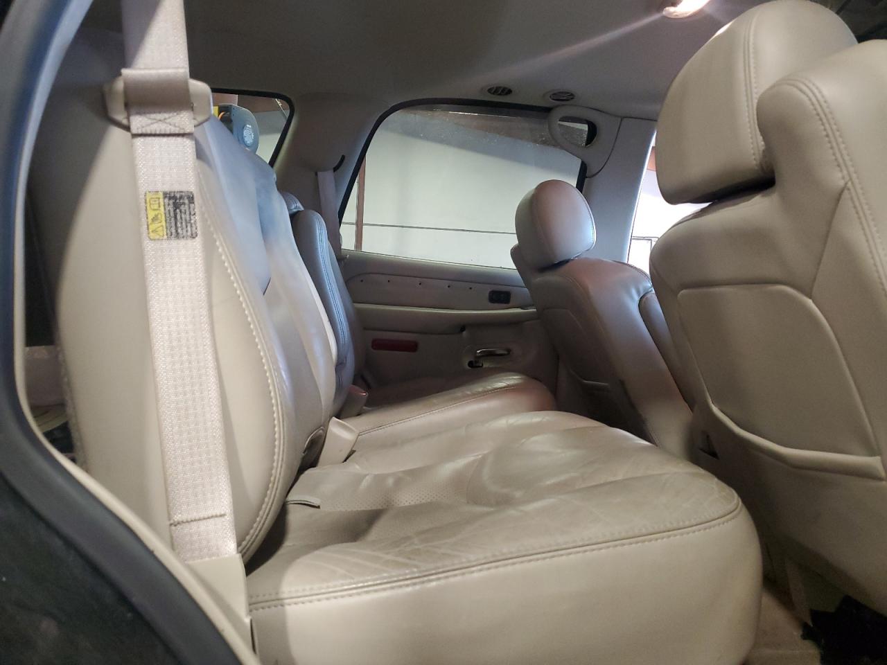 2005 Cadillac Escalade - Image 11