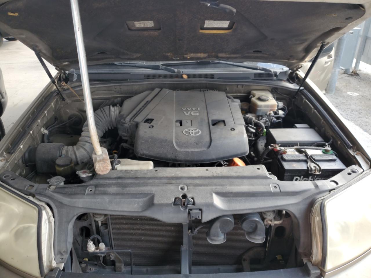 2004 Toyota 4Runner - Image 12