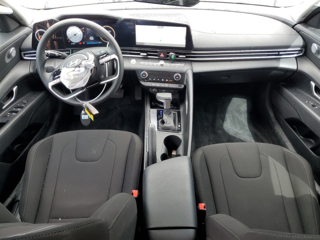2024 Hyundai Elantra - Image 8