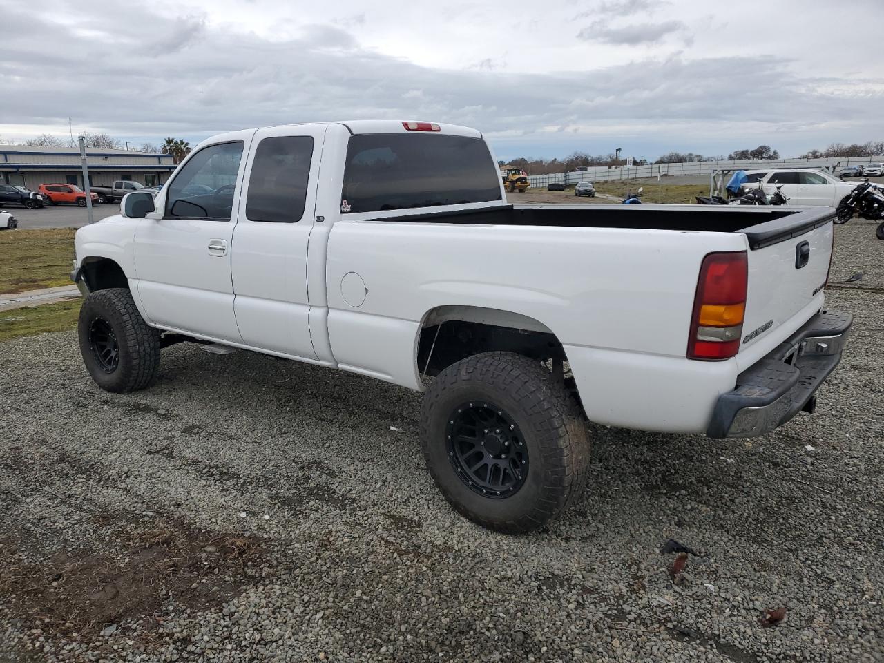 2000 Chevrolet Silverado - Image 2