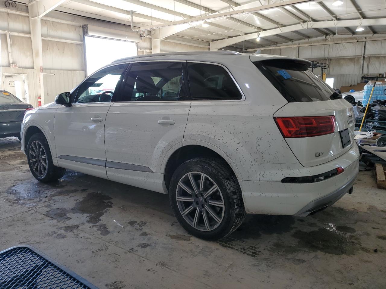 2017 Audi Q7 - Image 2