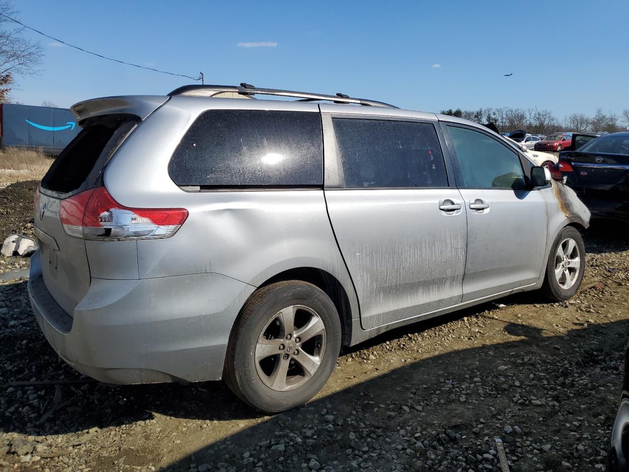 2011 Toyota Sienna - Image 3