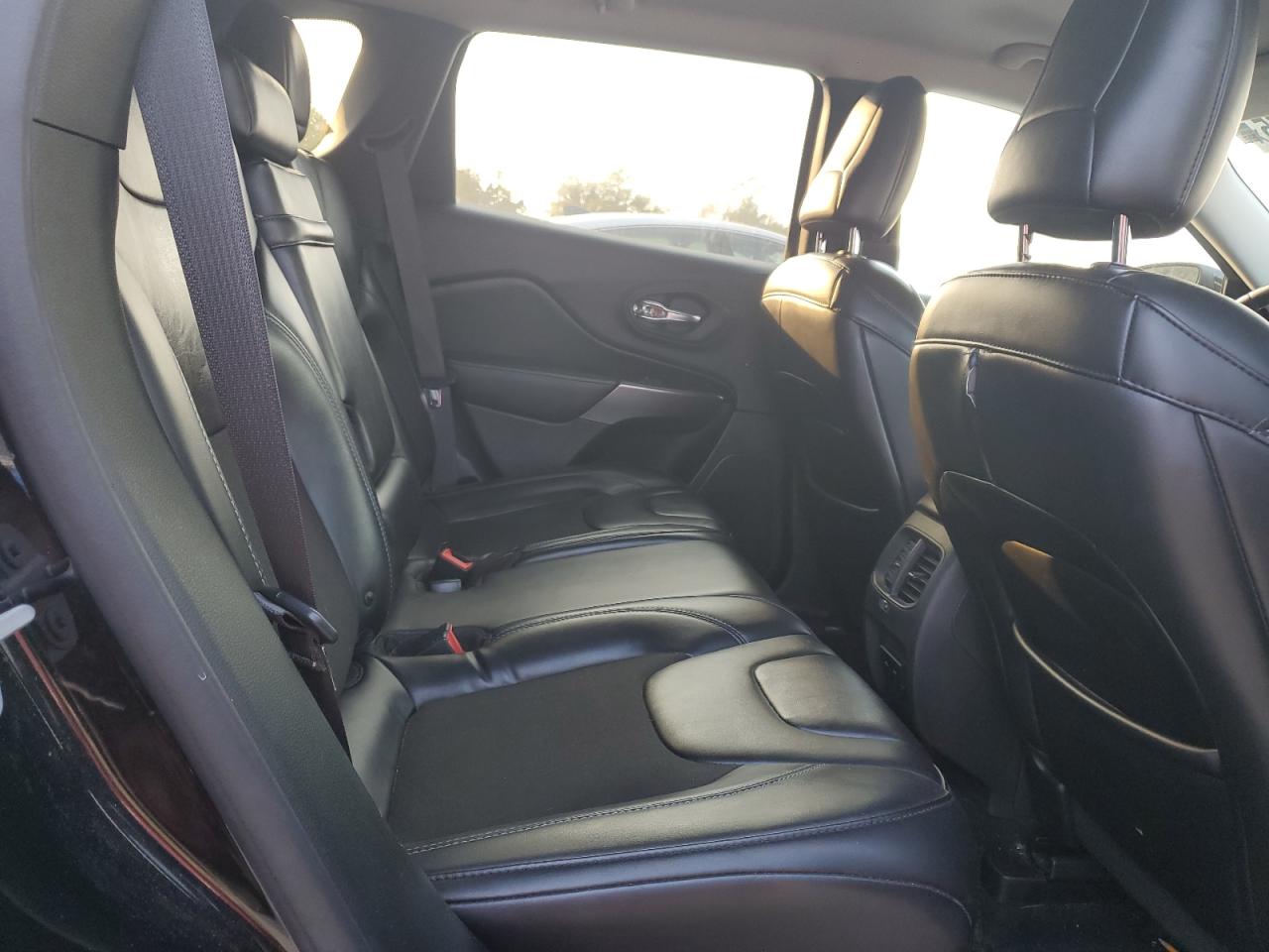 2019 Jeep Grand Cherokee - Image 11
