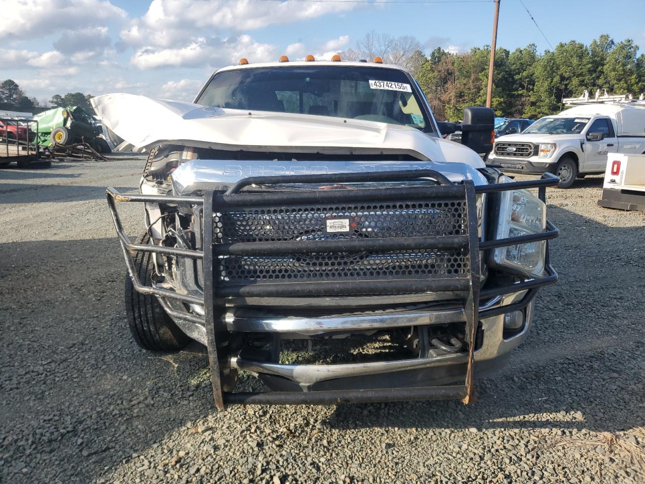 2011 Ford F350 - Image 5