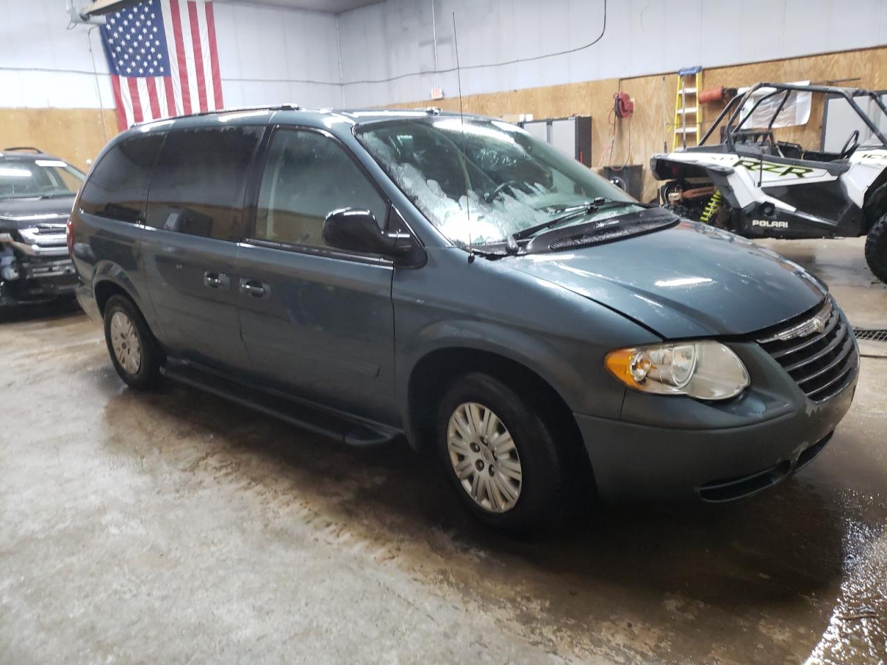 2006 Chrysler Town & Country - Image 4