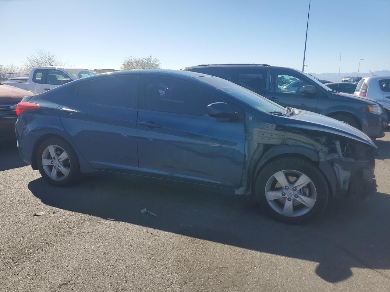 2013 Hyundai Elantra - Image 4
