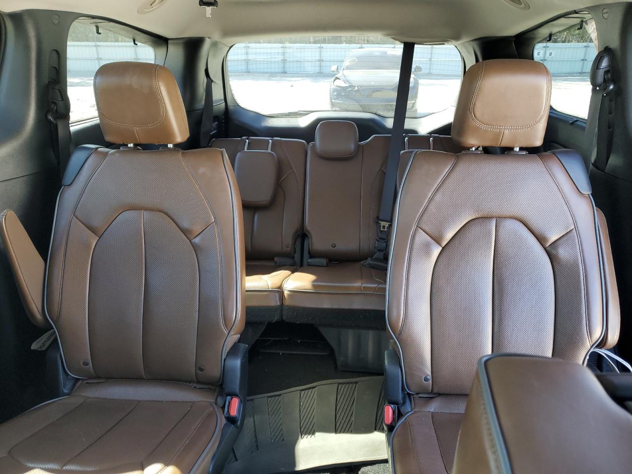 2017 Chrysler Pacifica - Image 10