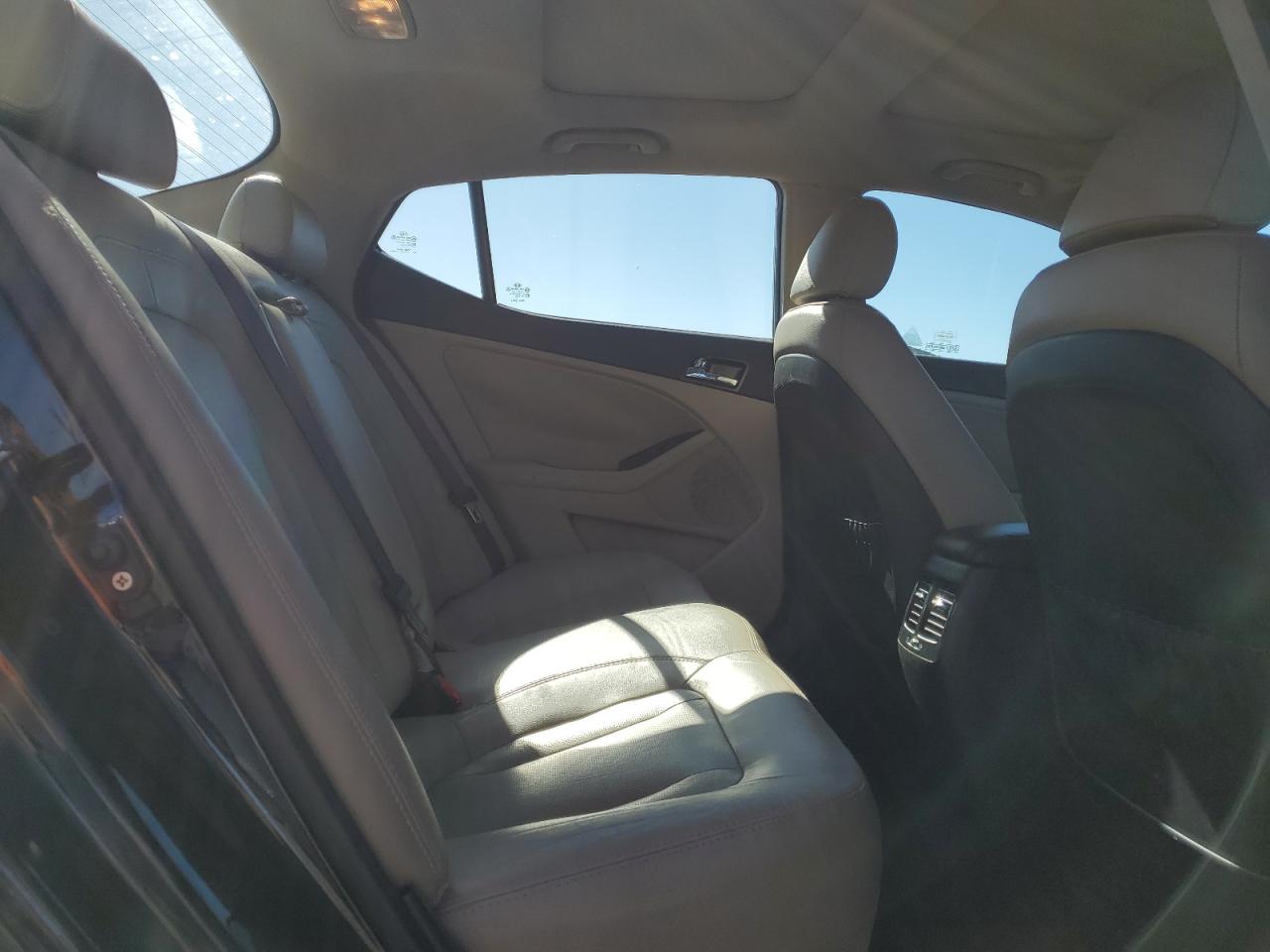 2012 Kia Optima - Image 10