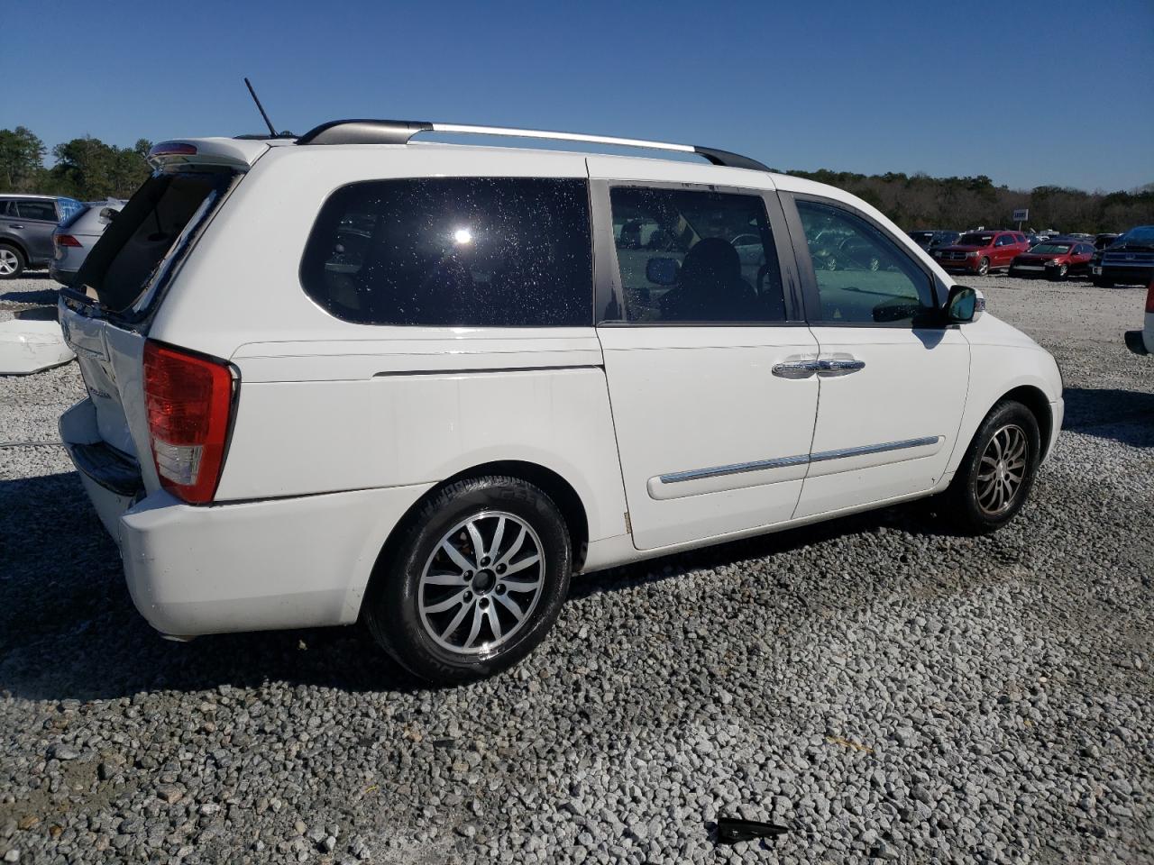 2012 Kia Sedona - Image 3