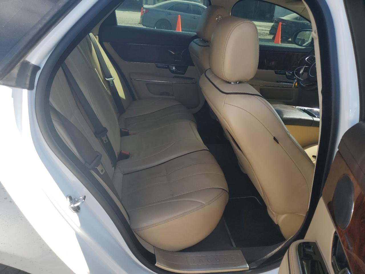 2013 Jaguar XJ - Image 11
