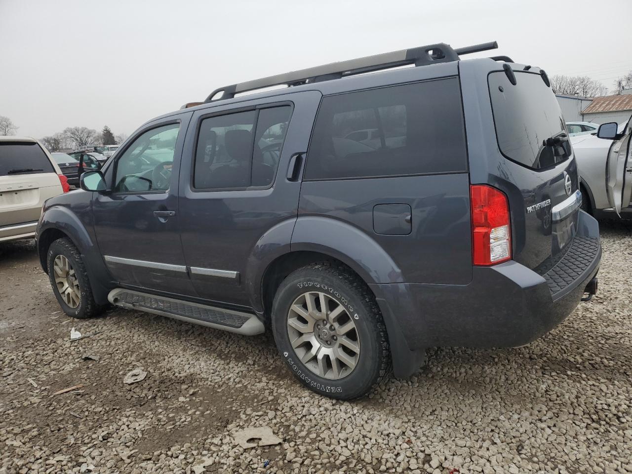 2011 Nissan Pathfinder - Image 2