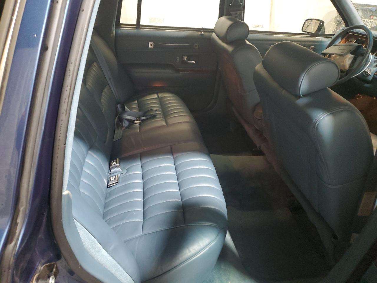 1993 Lincoln Town Car - Image 10