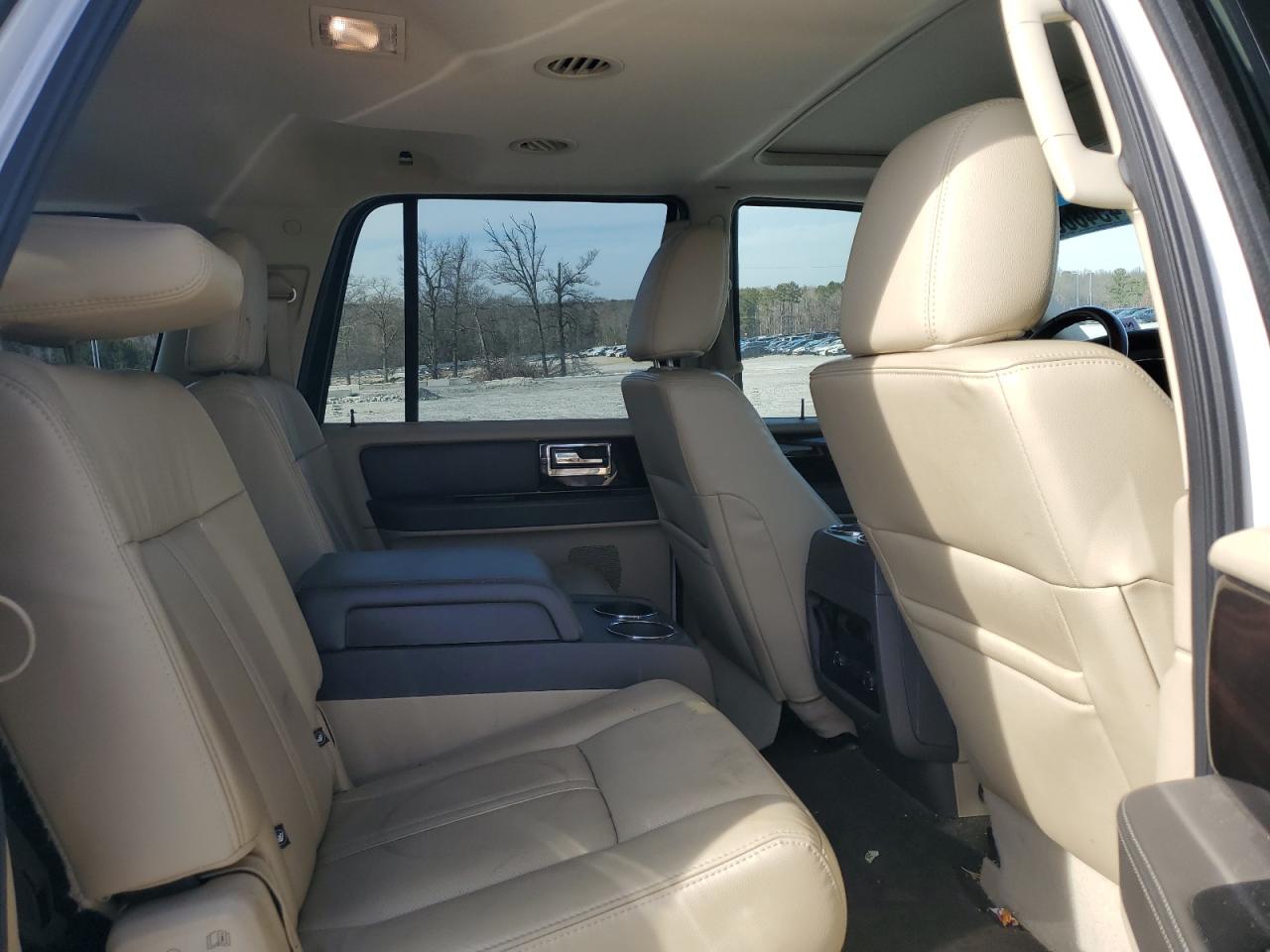 2017 Lincoln Navigator - Image 11