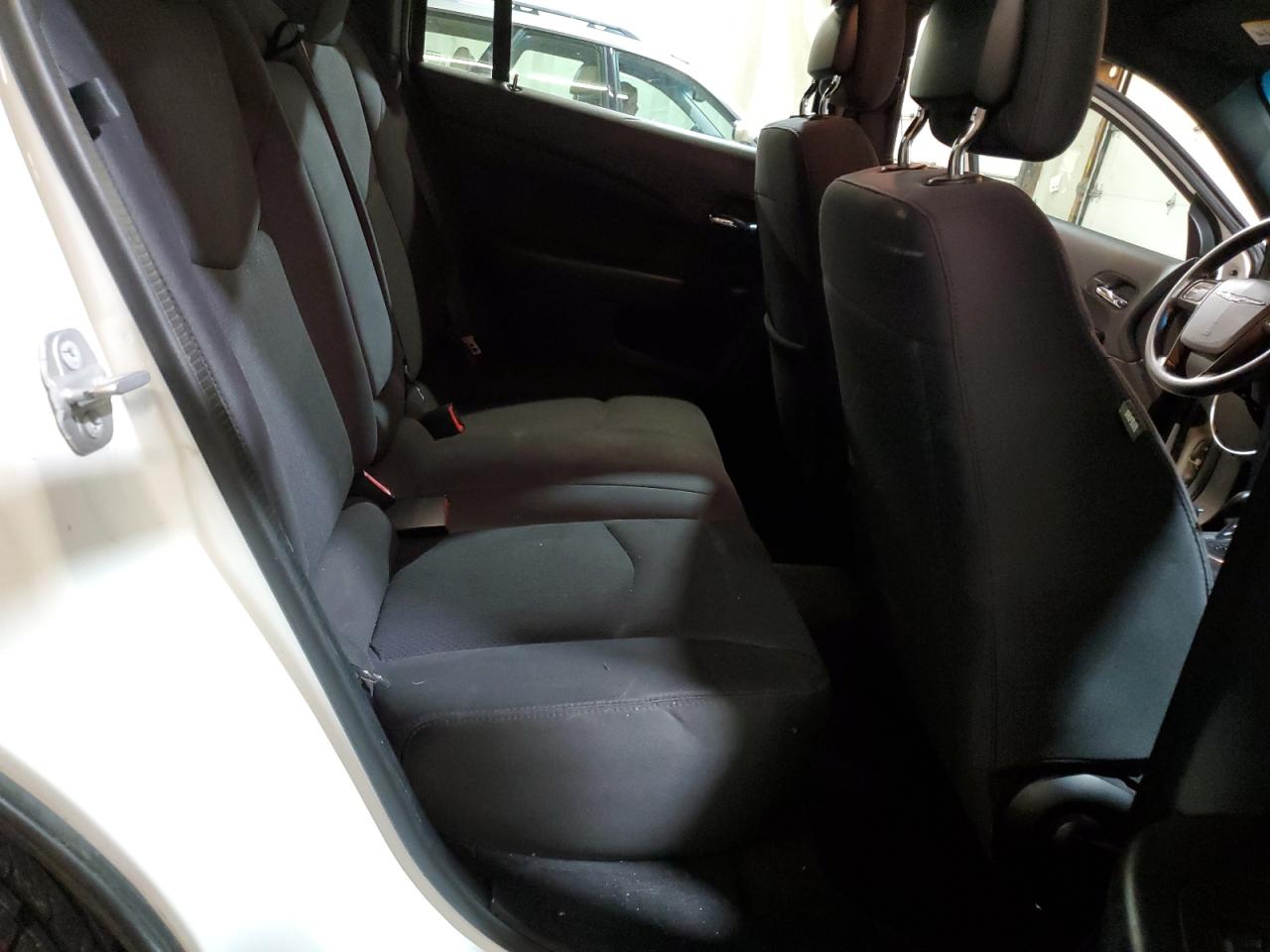 2014 Chrysler 200 - Image 10