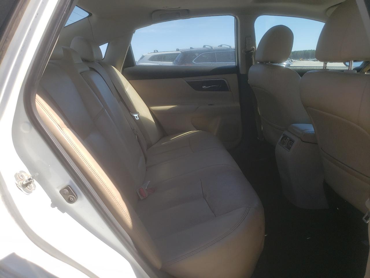 2015 Nissan Altima - Image 10