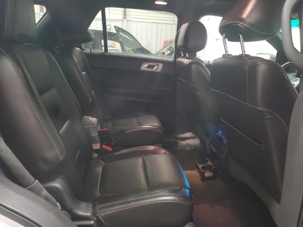 2015 Ford Explorer - Image 11