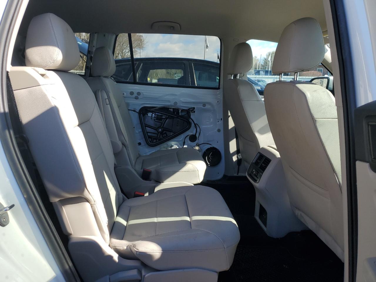 2021 Volkswagen Atlas - Image 11