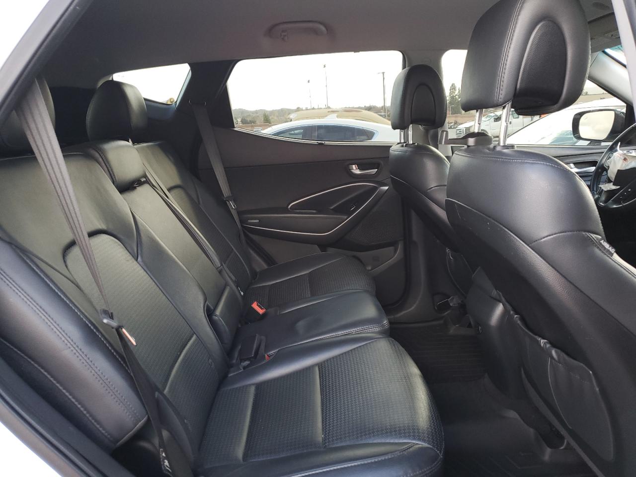 2014 Hyundai Santa Fe - Image 11