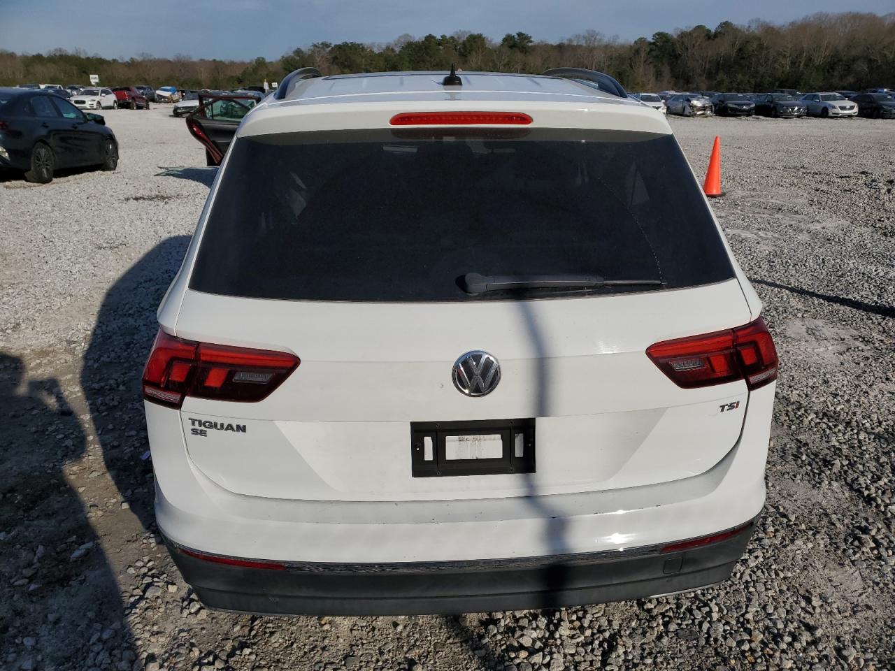 2018 Volkswagen Tiguan - Image 6