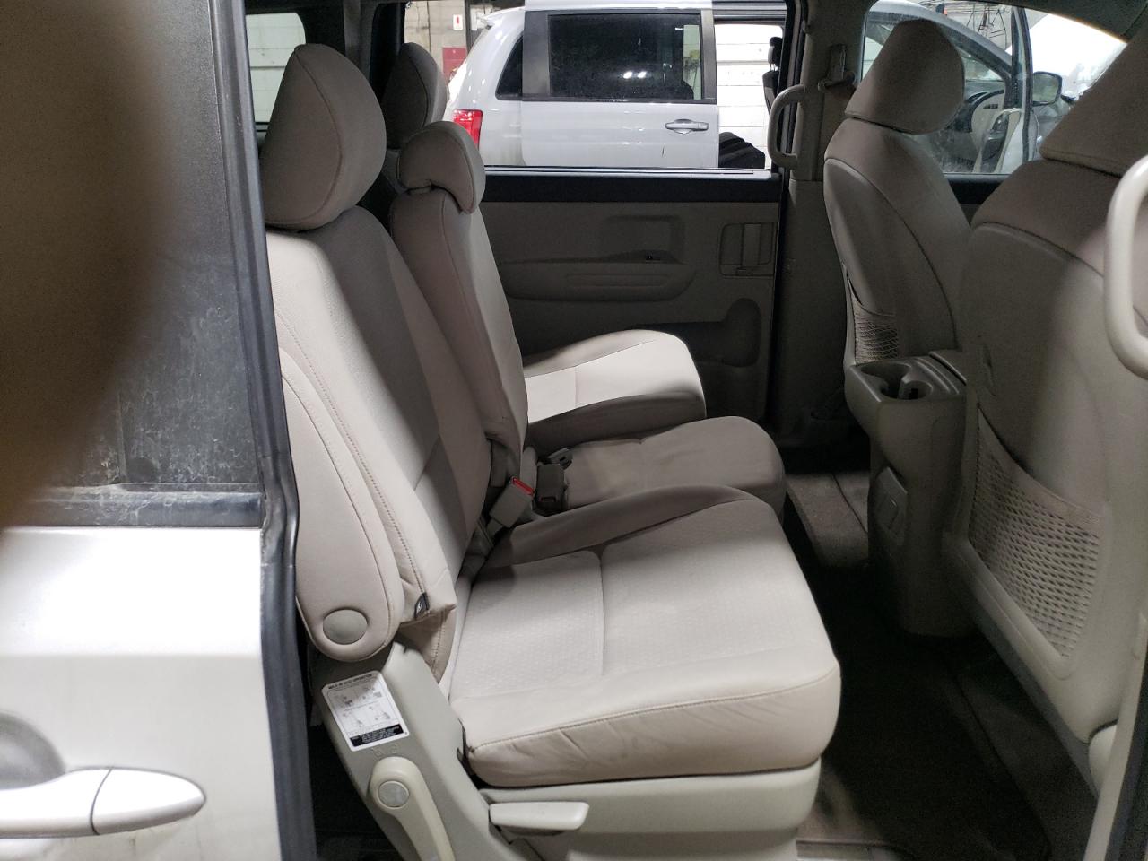 2016 Kia Sedona - Image 11