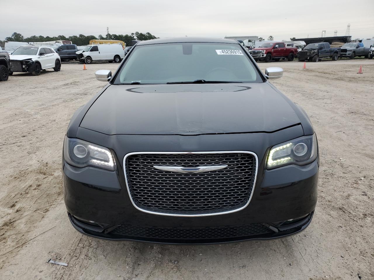 2016 Chrysler 300 - Image 5