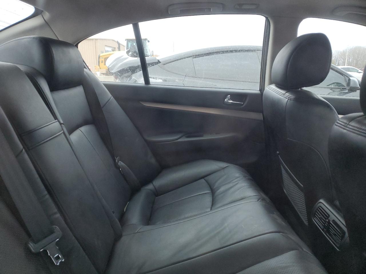 2011 Infiniti G - Image 10