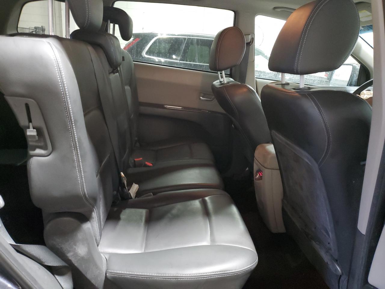 2011 Subaru Tribeca - Image 11