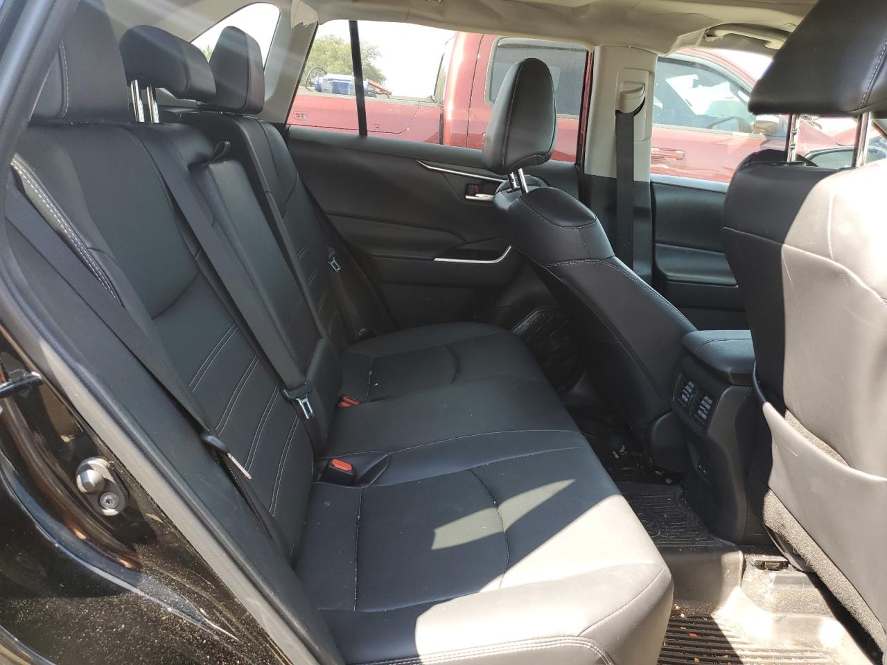 2023 Toyota RAV 4 - Image 11