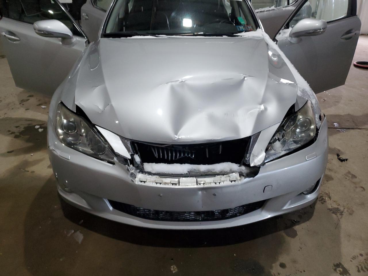 2010 Lexus IS - Image 11