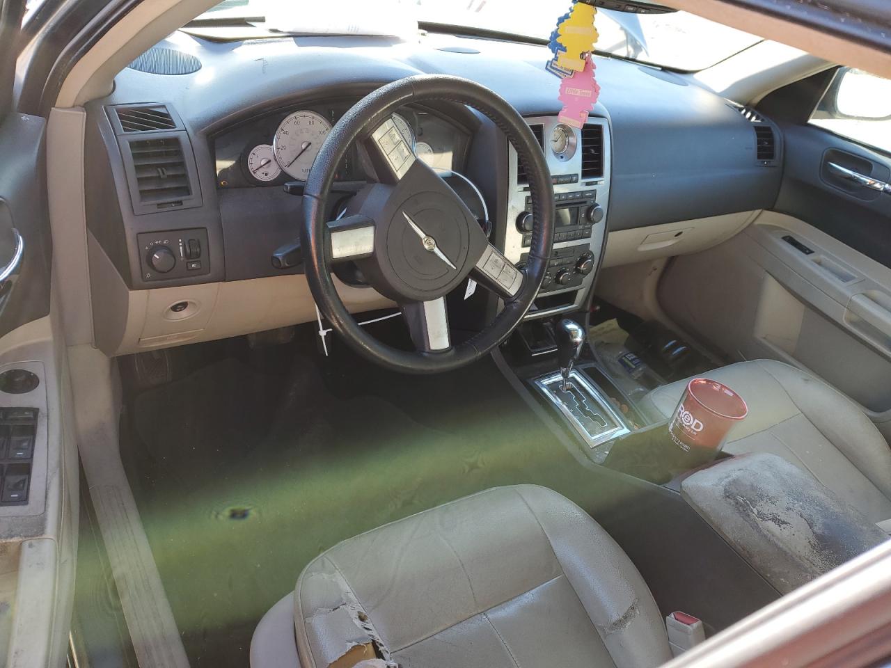 2006 Chrysler 300 - Image 8