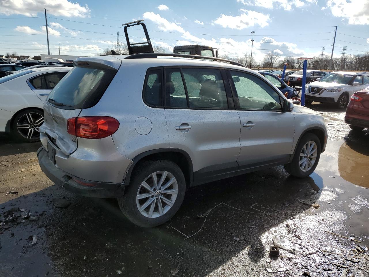 2017 Volkswagen Tiguan - Image 3