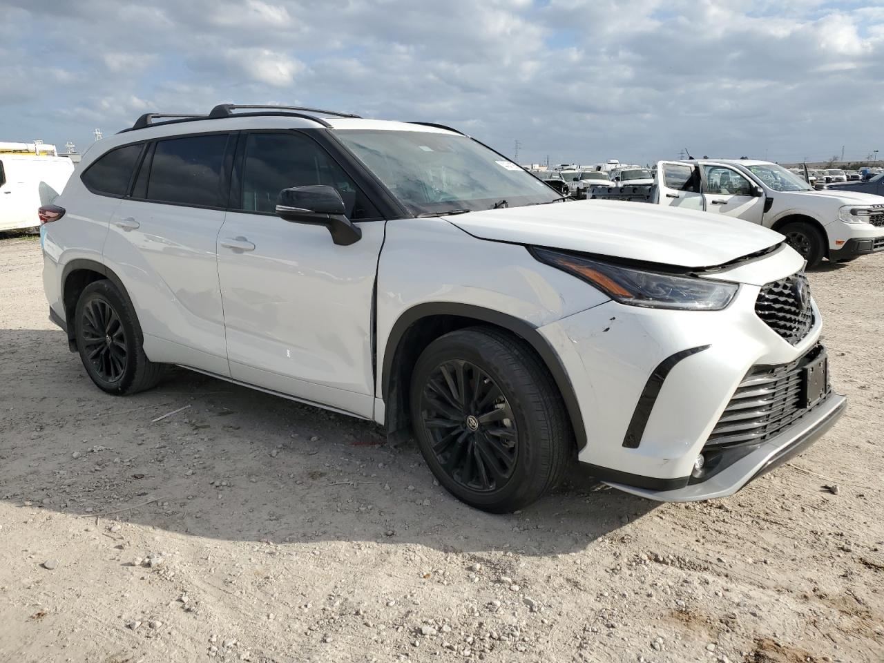 2024 Toyota Highlander - Image 4